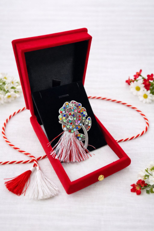 Brosa martisor trandafir argintiu cu strasuri in cutie catifea premium 8.5cm [1]