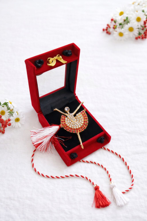 Brose ambalate elegant - Brosa balerina aurie cu strasuri, cutie cadou premium, 8.5cm