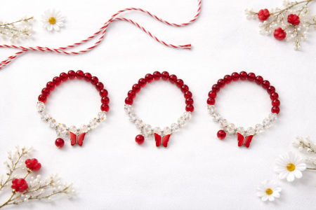 Bratara Martisor - Set 12 bratari martisor cu margele cristal alb rosu si fluturas rosu 23x15 cm