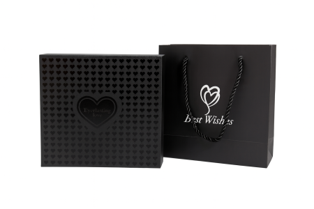 Set cadou premium negru 15x15x5 cm cu trandafiri decorativi si colier LOVE, cutie eleganta + punga [1]