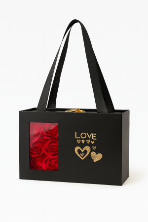 Idei de Cadouri - Set cadou cu 6 trandafiri de sapun rosii, cutie neagra tip poseta cu fereastra, 15x9.5x5 cm