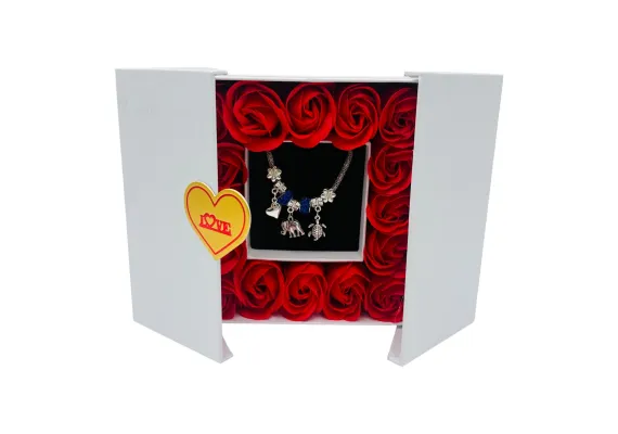 Aranjament Exclusivist cu Bratara de Lux, 18 Trandafiri Rosii si Punga Cadou by Alex Store - Eleganta Intr-un Cadou Unic  [0]