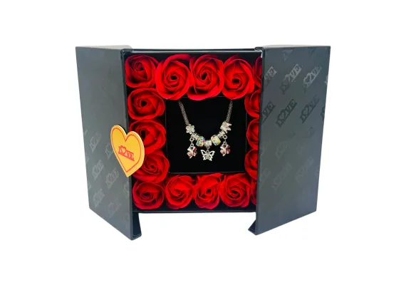 Bacanie Engros - Aranjament Exclusivist cu Bratara de Lux, 18 Trandafiri Rosii si Punga Cadou by Alex Store - Eleganta Intr-un Cadou Unic 