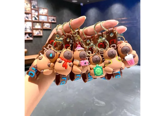 Haine si accesorii Engros - Breloc Capybara 3D din Silicon – Accesoriu Amuzant cu Curea si Figurina, Ideal pentru Chei, Ghiozdan sau Rucsac, 