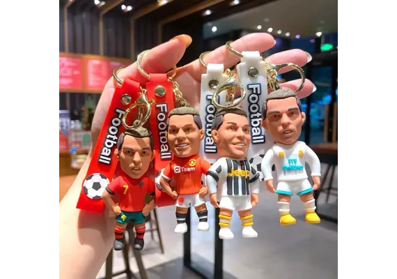 Haine si accesorii Engros - Breloc Fotbalist 3D din Silicon – Accesoriu Cu Jucator Celebru in Tinute de Club si Nationala, Ideal pentru Fani, 
