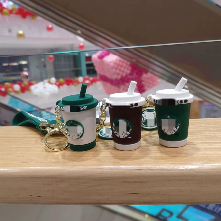 Breloc Pahar Cafea 3D din Silicon – Accesoriu Creativ cu Curea Verde si Detalii Aurii pentru Chei sau Ghiozdan,  [2]