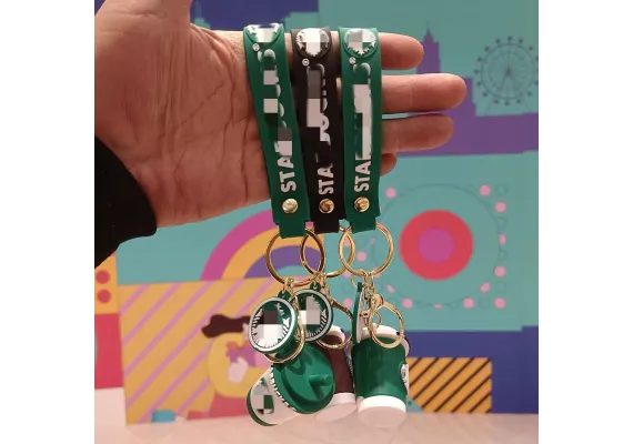 Haine si accesorii Engros - Breloc Pahar Cafea 3D din Silicon – Accesoriu Creativ cu Curea Verde si Detalii Aurii pentru Chei sau Ghiozdan, 