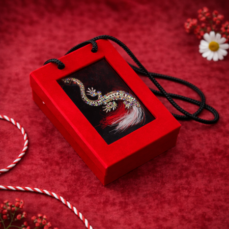 Brosa Soparla Martisor cu Strasuri Multicolore in Cutie Cadou Catifea [2]