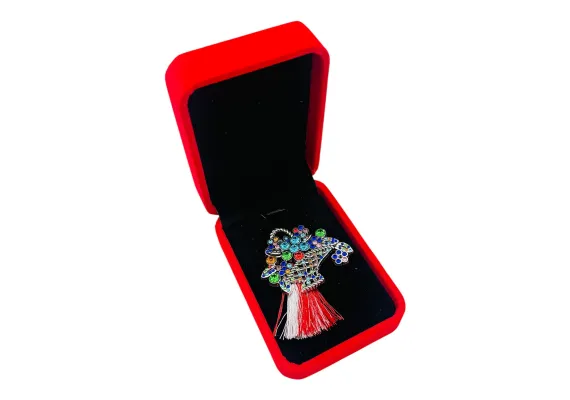 Bacanie Engros - Brosa Cos cu Flori de Lux cu Strasuri Multicolore si Ciucure pentru Martisor, in Cutie Catifelata Premium -  