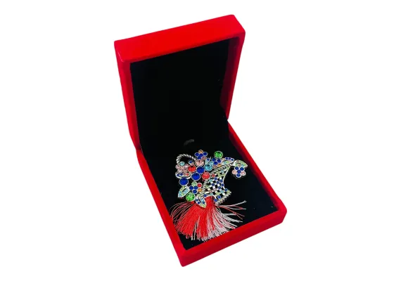 Bacanie Engros - Brosa Cos cu Flori si Strasuri Multicolore, Ciucure Traditional pentru Martisor, in Cutie Catifelata Premium -  