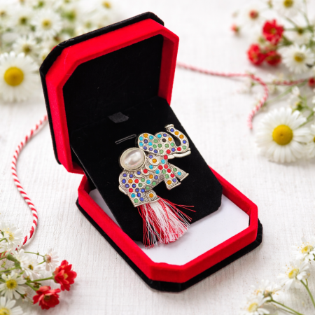 Brosa elefant martisor cu strasuri multicolore si perla in cutie de catifea [1]