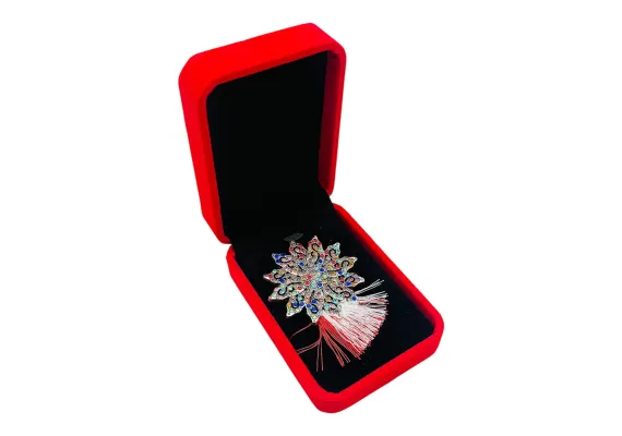 Bacanie Engros - Brosa Floare de Lux cu Strasuri Multicolore si Ciucure Elegant, in Cutie Catifelata Premium -  