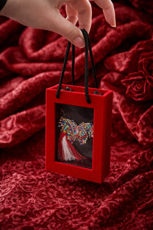 Brosa Fluture Martisor cu Strasuri Multicolore in Cutie Cadou [2]