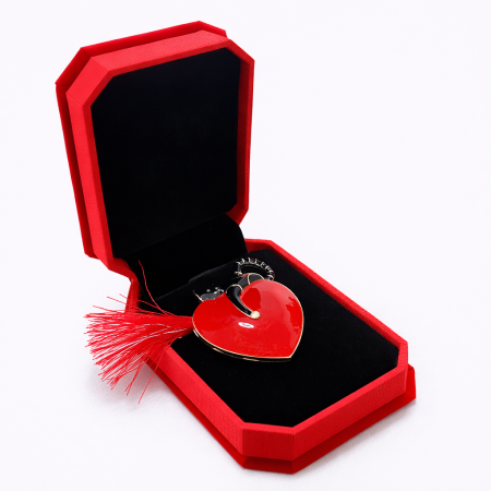 Brose ambalate elegant - Brosa Inima Rosie Martisor in Cutie de Catifea