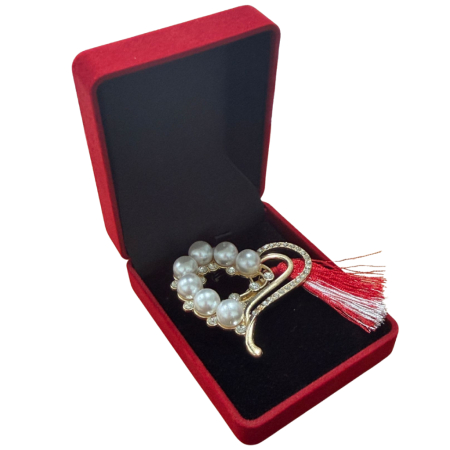 Brose ambalate elegant - Brosa Inima Perle Martisor cu Detalii Aurii si Strasuri si Perle in Cutie de Catifea