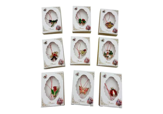 Bacanie Engros - Brosa Martisor in cutiuta cu floricele, modele combinate, 8.5×6cm,  