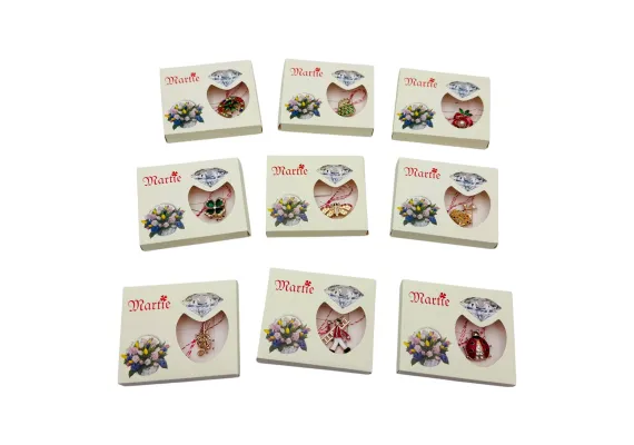 Bacanie Engros - Brosa Martisor in cutiuta cu floricele si diamant, modele combinate, 9×7.5cm,  