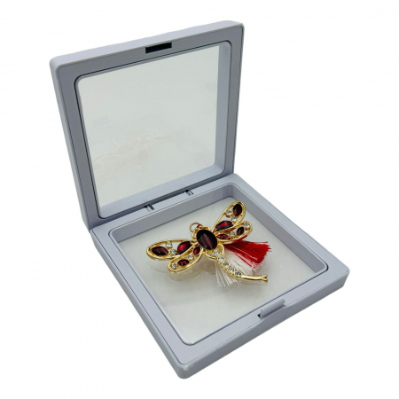 Brosa Martisor, Libelula Rosie in cutie cu expunere 3D (alb/negru), 8.5×8.5×2cm  [3]