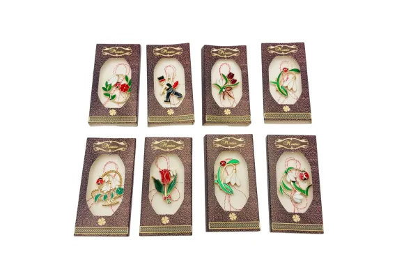 Articole pentru copii Engros - Brosa Martisor marime medie, ambalata in cutie deosebita, 12×6cm, modele combinate,  