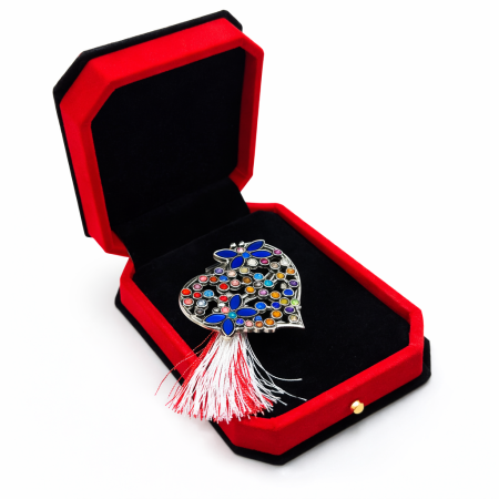 Brose ambalate elegant - Brosa Inima Martisor cu Strasuri Multicolore in Cutie de Catifea