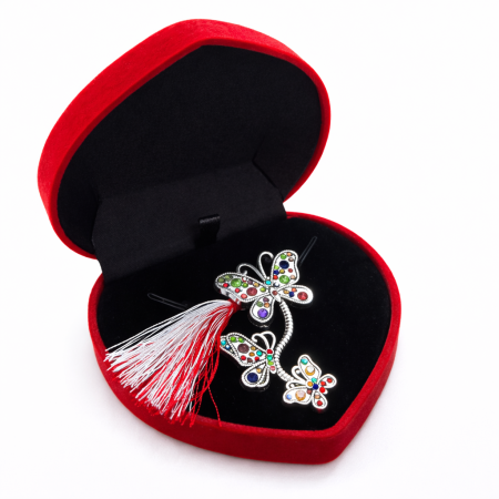Brose ambalate elegant - Brosa fluturi martisor cu strasuri multicolore in cutie de catifea rosie