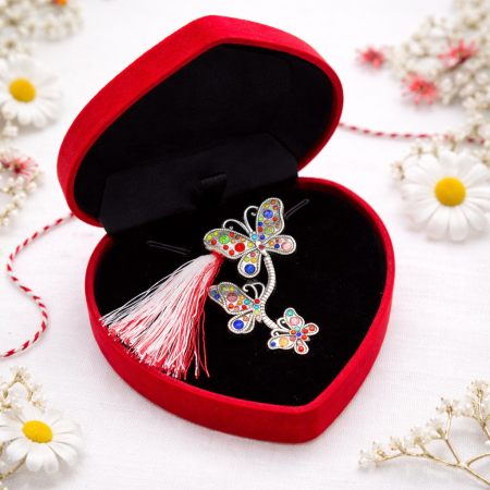 Brosa fluturi martisor cu strasuri multicolore in cutie de catifea rosie [1]
