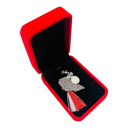 Brosa Premium Paun cu Strasuri, Perla si Ciucure in Cutie de Prezentare Luxoasa,   [1]