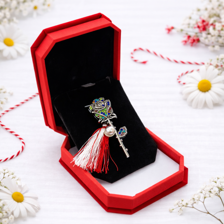 Brosa trandafir martisor cu strasuri multicolore in cutie de catifea [1]