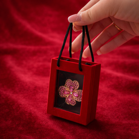 Brosa Trifoi Roz Martisor cu Strasuri Stralucitoare in Cutie Eleganta [2]