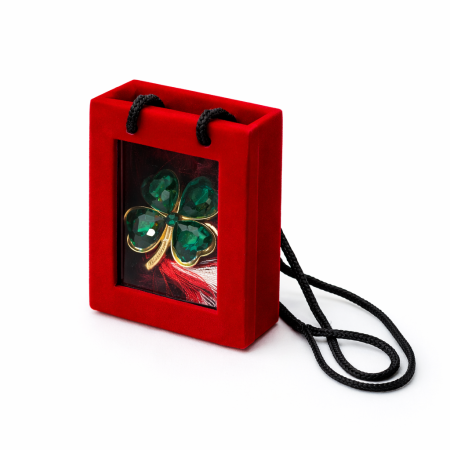 Brose ambalate elegant - Brosa Trifoi Verde Martisor cu Cristale si Detalii Aurii in Cutie Eleganta