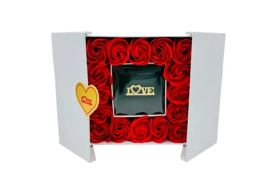Cadou Elegant „Love”, aranjament floral 18 trandafiri sapun,alb,compartiment bijuterii, punguta asortata 16x16x5cm  [0]