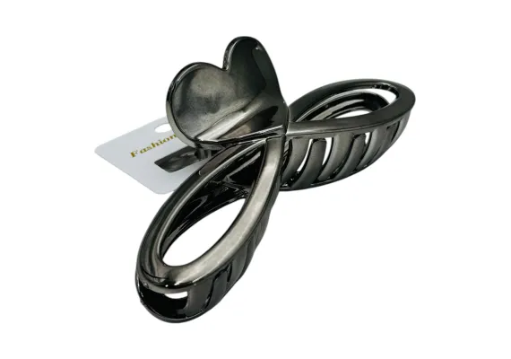 Haine si accesorii Engros - Clește de Păr Mare 12.5cm, Model Inimioară, Negru Metalic, Cu Etichetă pentru Expunere | Accesoriu Elegant | 