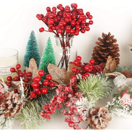 Crenguta decorativa de Craciun cu frunze inghetate, bobite rosii, con de brad si mar – pentru brad, coronite si aranjamente, 34cm [2]