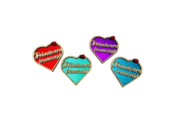 Bacanie Engros - Decoratiune din lemn cu magnet, O PRIMAVARA FRUMOASA, diverse culori, forma de inima, 6×6cm,  