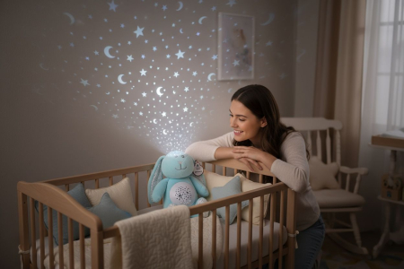 Iepuras de plus cu proiectie lumini si sunete linistitoare pentru bebelusi, 26x20x14cm [1]