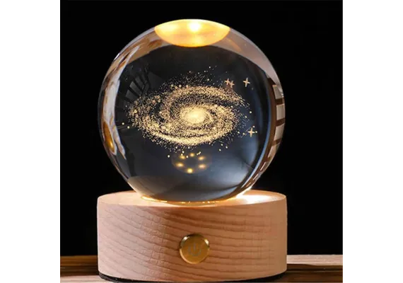 Articole pentru Casa Engros - Lampa de veghe Glob Cristal 3D cu Galaxie, 8cm, lumina calda ambientala, cu suport din lemn, decor pentru dormitor si birou, 