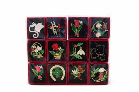 Set 24 martisor in cutiuta rosie 4x6 cm, 18g, model decorativ cu snur, cadou primavara [4]