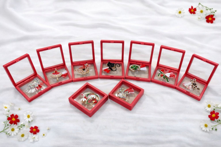 Pachete Promotionale - Set 9 brose martisor elegante, in cutii rosii cu capac transparent – modele florale si fluturi