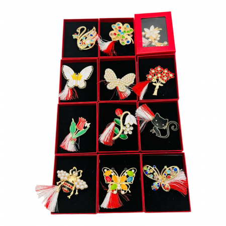 Pachet Avantajos!!! 60Brose Martisor marime mare in cutie rosie cu fereastra, 8.5×6.5cm, modele combinate,   [2]