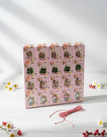 set-martisoare-premium-in-cutii-elegante-alb-cu-mov [2]