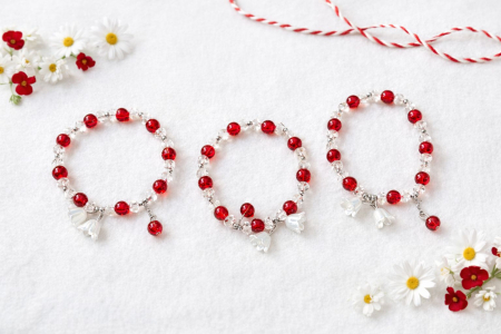 Set 12 Bratari Martisor cu Margele Rosii si Charm Floare Alba [1]