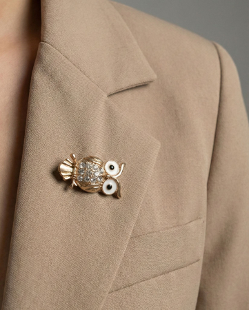 Set 12 brose Martisor pe carton prezentare, 17x10 cm, Cadou 1 Martie, Bufnita inteleapta [2]