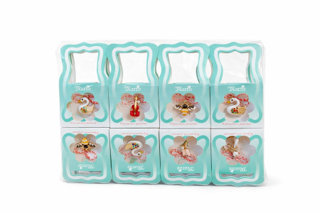 Martisoare ambalate traditional - Set 16 Brose Martisor, 11x6 cm, modele mixte Animale / Obiecte / Flori, Cadou 1 Martie