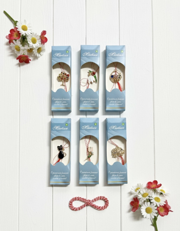 Martisoare ambalate traditional - Set 24 Brose Martisor, 13x4 cm, modele mixte, Cadou 1 Martie Femei, Ambalate individual
