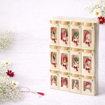 Set 30 Brose Martisor Metalice in Cutie Speciala cu Mesaj, Cadou 1 Martie 10x6 cm [1]