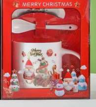 Cani tematice Craciun Engros - Set Cana Ceramica cu Lingurita si Farfuriuta, Tematica de Craciun, în Cutie Cadou –17.5x15x9cm