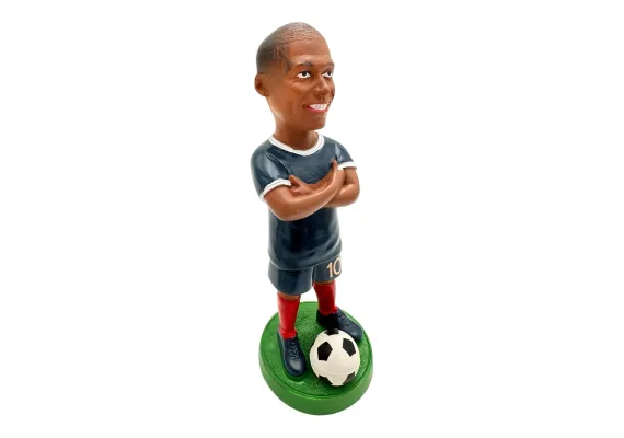 Articole pentru Casa Engros - Statueta jucator de fotbal din rasina – decor sportiv 17cm, Cadou pentru Suporteri - 