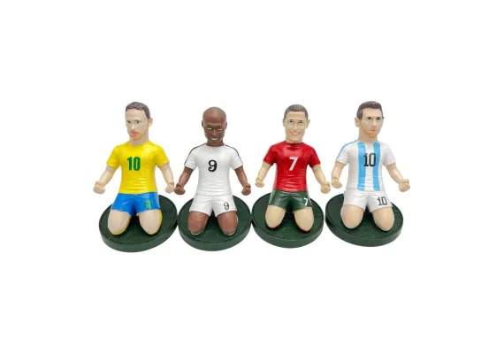 Articole pentru Casa Engros - Statueta Jucator de Fotbal din Rasina – Decorativ 14cm, Cadoul Perfect pentru  Colectii Sportive, Calitate Superioara, 