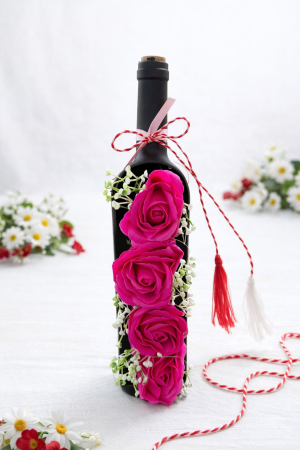 Aranjamente florale si cadouri - sticla-decorativa-martisor-trandafiri-rosii