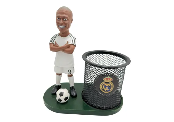 Birotica, papetarie si rechizite Engros - Suport Pixuri cu Fotbalist – Organizator  Original pentru Birou, 17cm,  Calitate Superioara, 